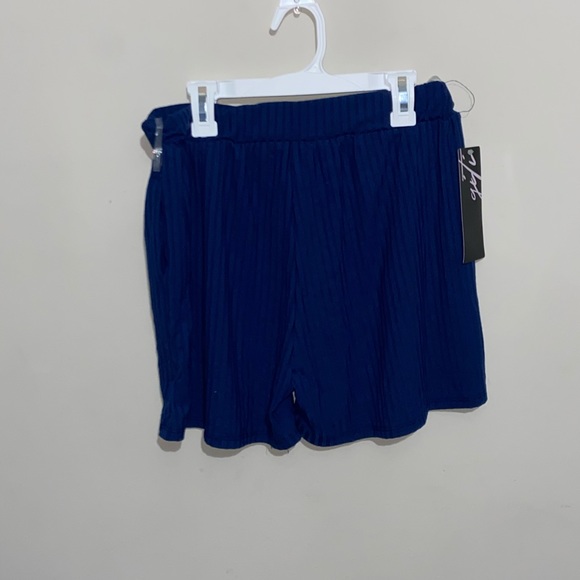 Short set - Picture 2 of 2